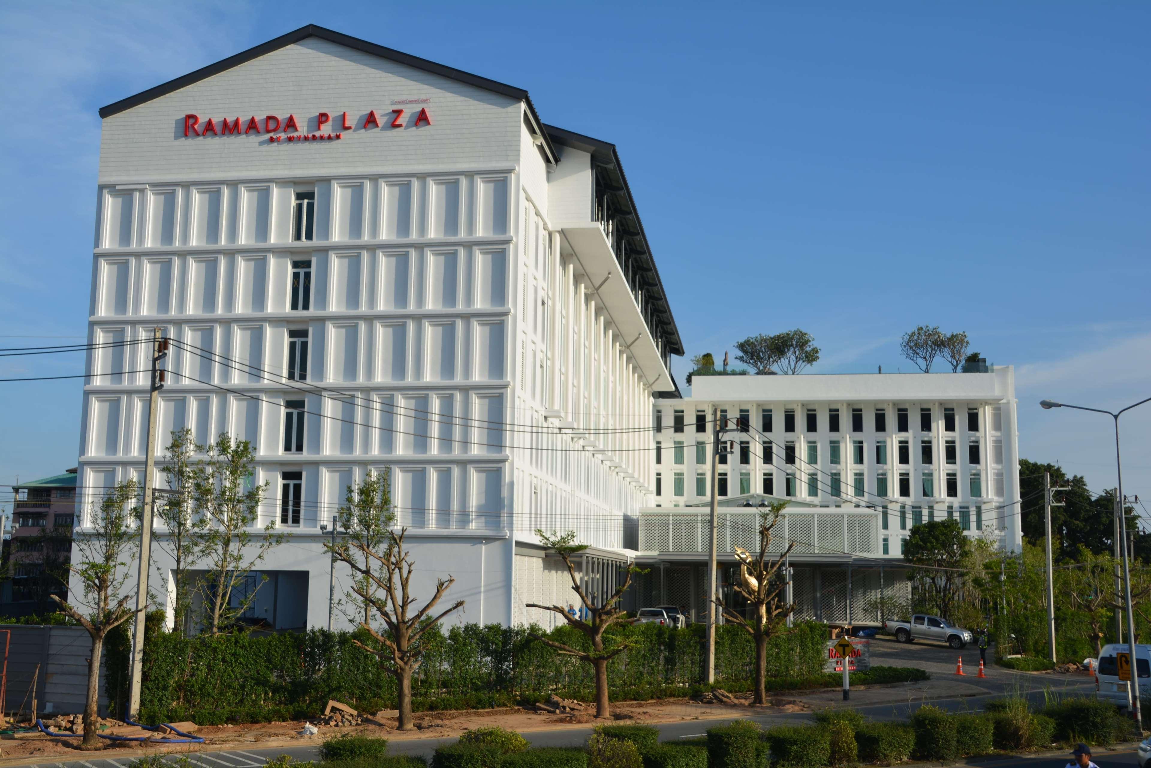 Ramada Plaza By Wyndham Chao Fah Phuket Hotel Exterior photo